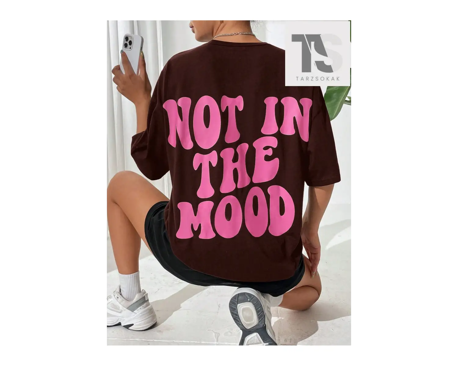 Sloganlı ve Kalp Desenli Düşük Omuzlu Tişört