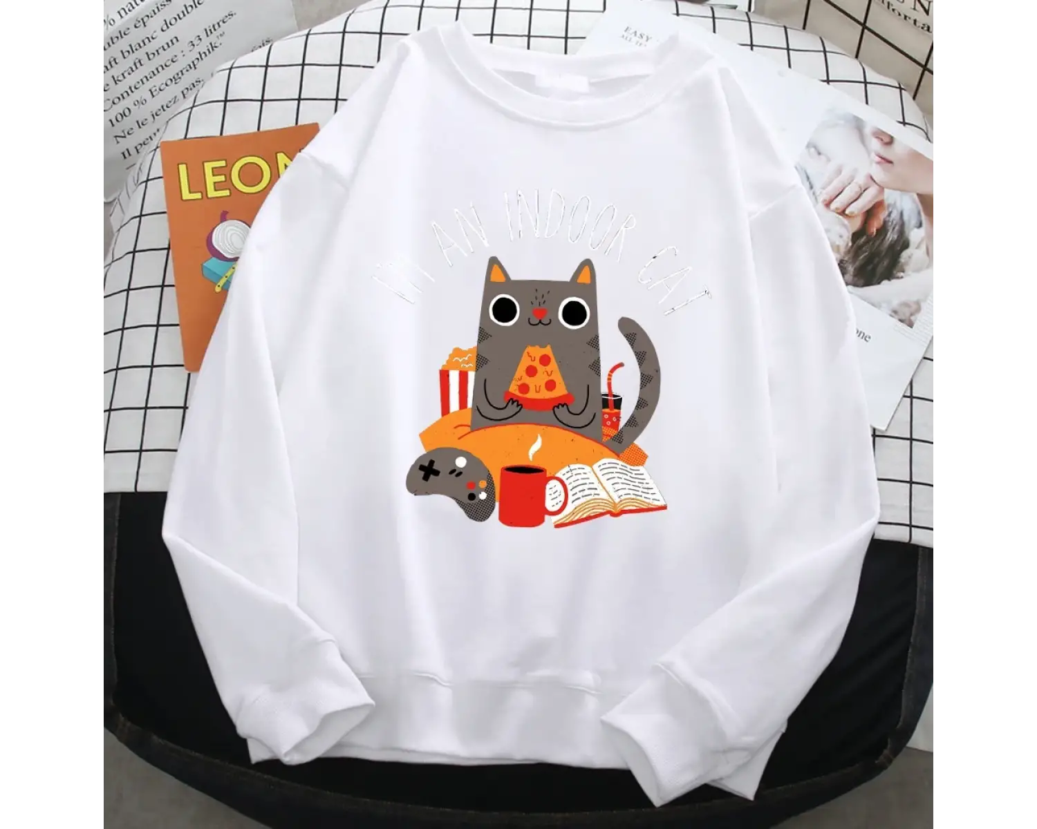 Sokak kadın tişörtü kedi oturma ve yeme Pizza baskı Hoodies rahat tüm matematik kazak Loose g
