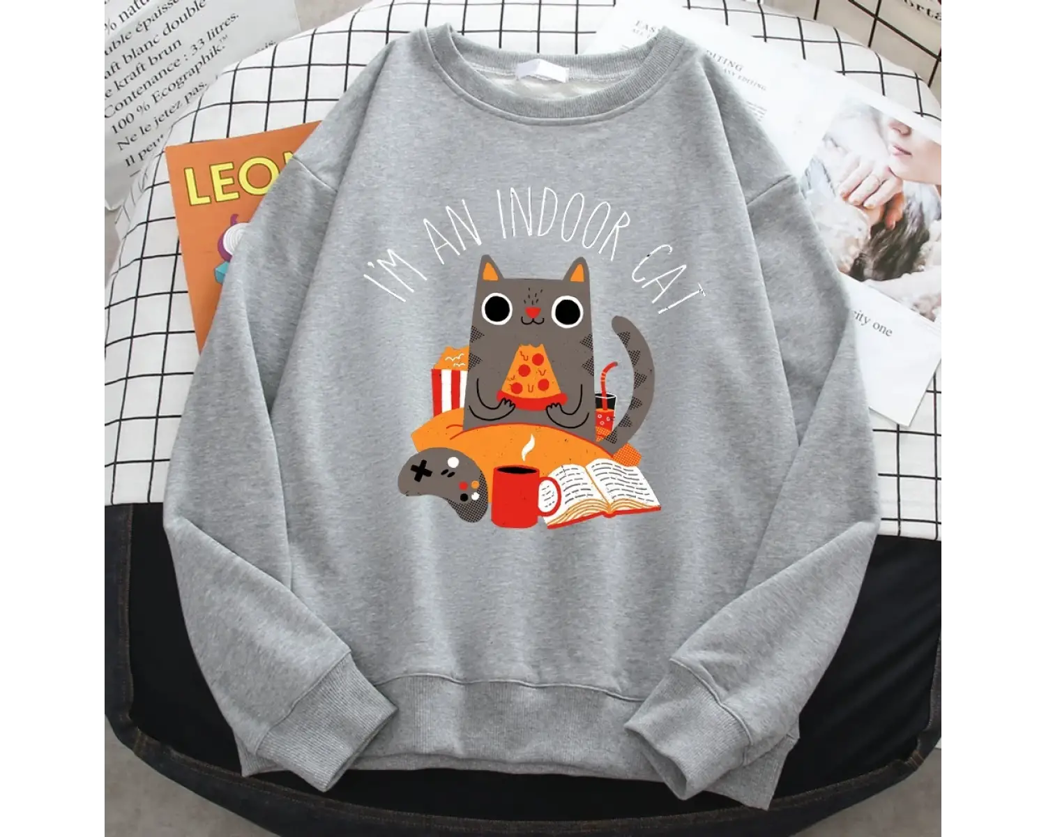 Sokak kadın tişörtü kedi oturma ve yeme Pizza baskı Hoodies rahat tüm matematik kazak Loose g