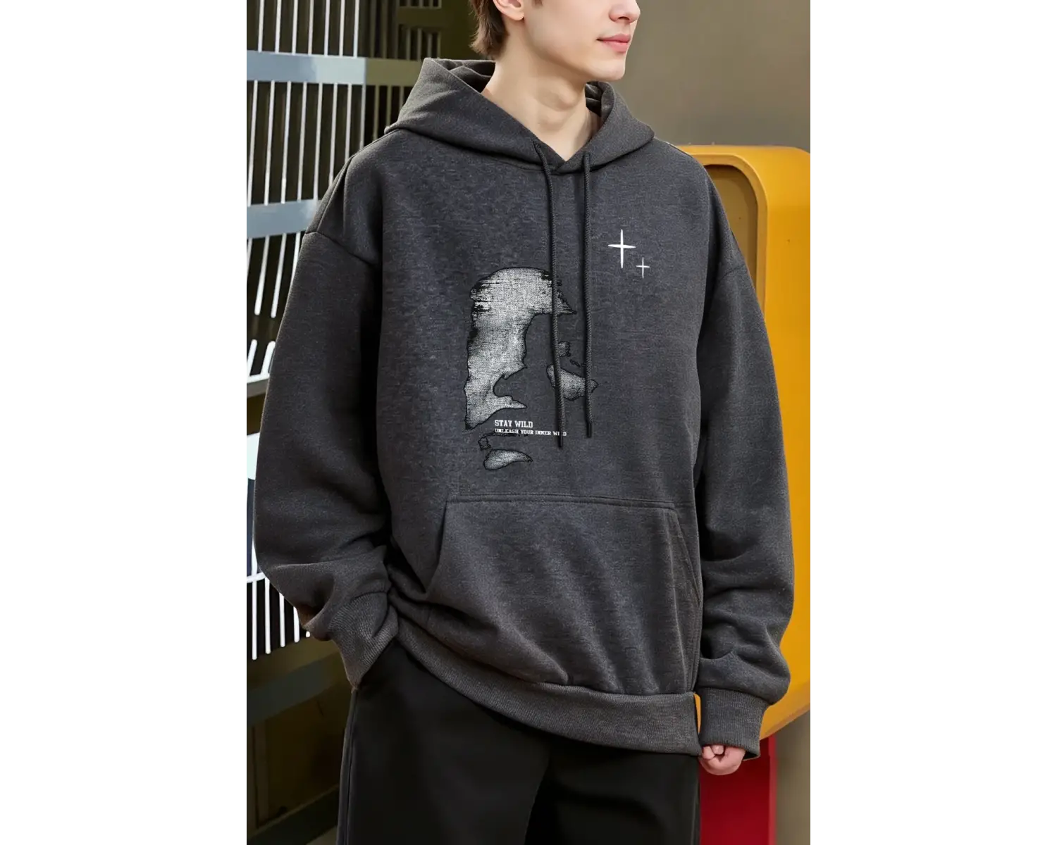 Stay Wild İçinizdeki Vahşi Canınızı Ortaya Çıkarın Baskılı 2025 Haberleri Erkek Kapüşonlu Cep