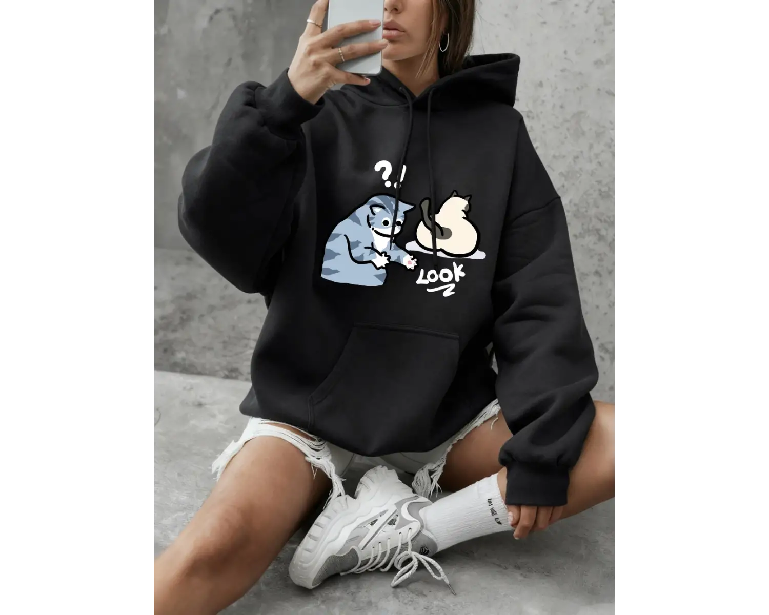 Şüpheli Karikatür Kedi Baskılı Tişörtü Kadın Temelleri Bisiklet Yaka Kapüşonlular Rahat Gevşe