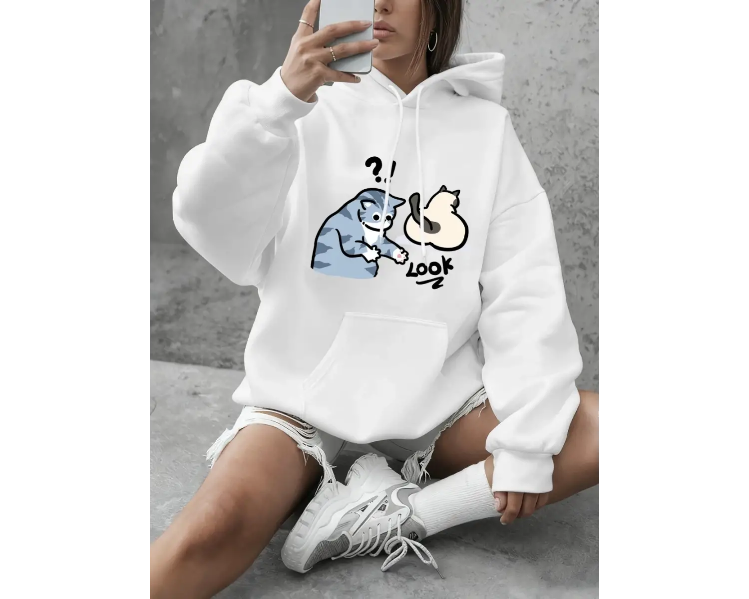 Şüpheli Karikatür Kedi Baskılı Tişörtü Kadın Temelleri Bisiklet Yaka Kapüşonlular Rahat Gevşe