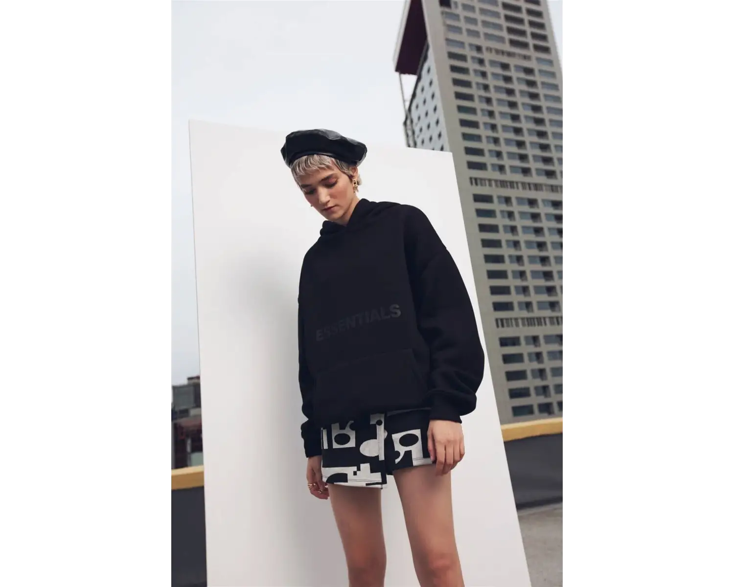 Unisex Beyaz Essentials Sweatshirt Trndz204