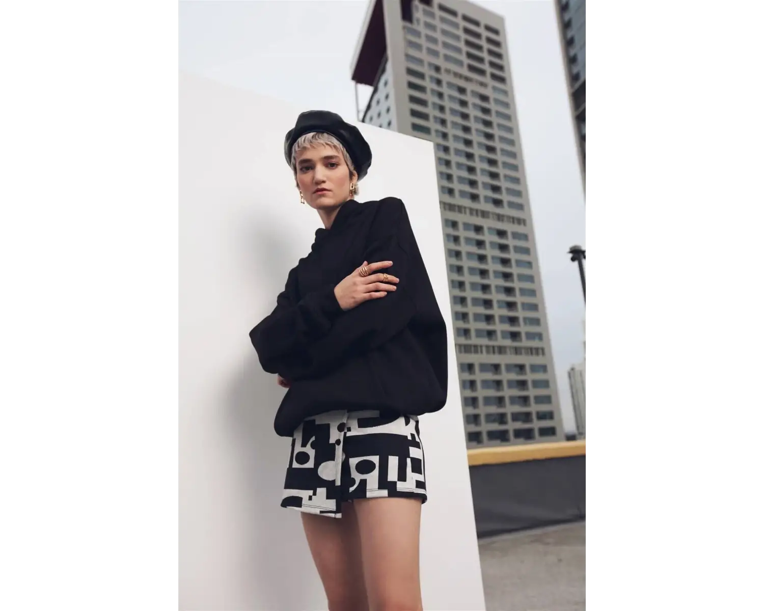 Unisex Beyaz Essentials Sweatshirt Trndz204