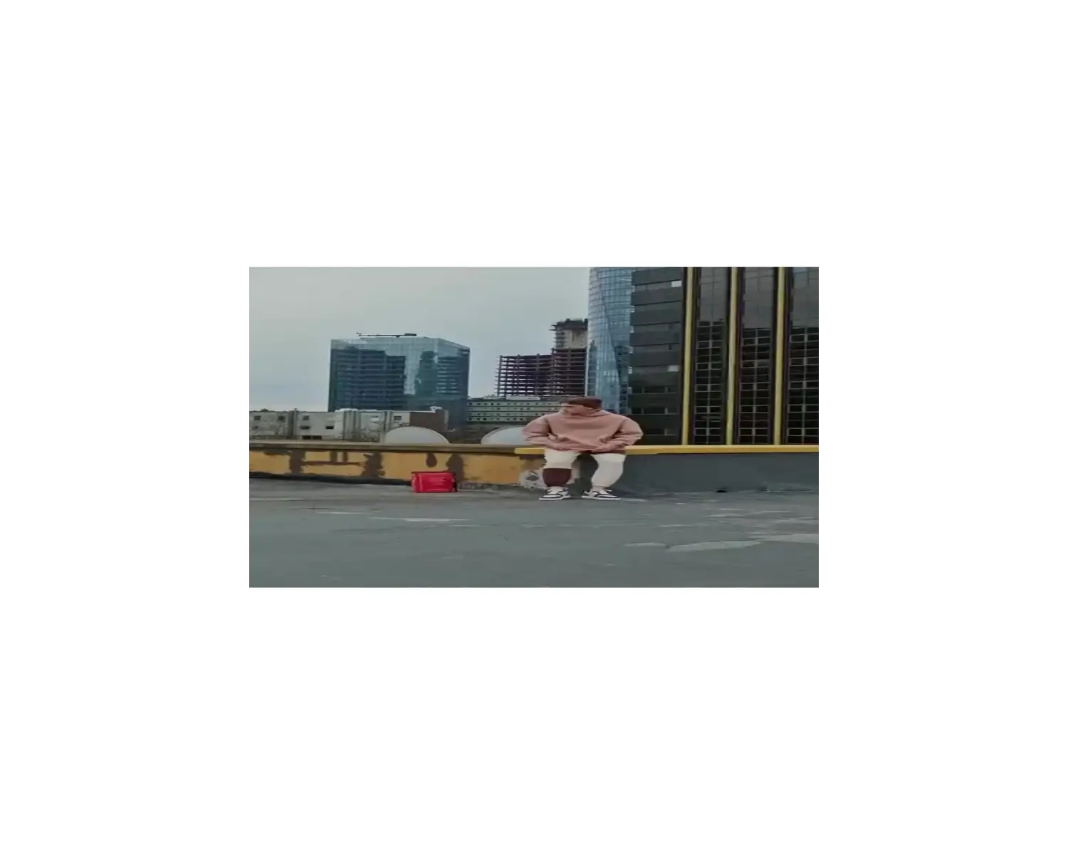 Unisex Siyah Essentials Sweatshirt