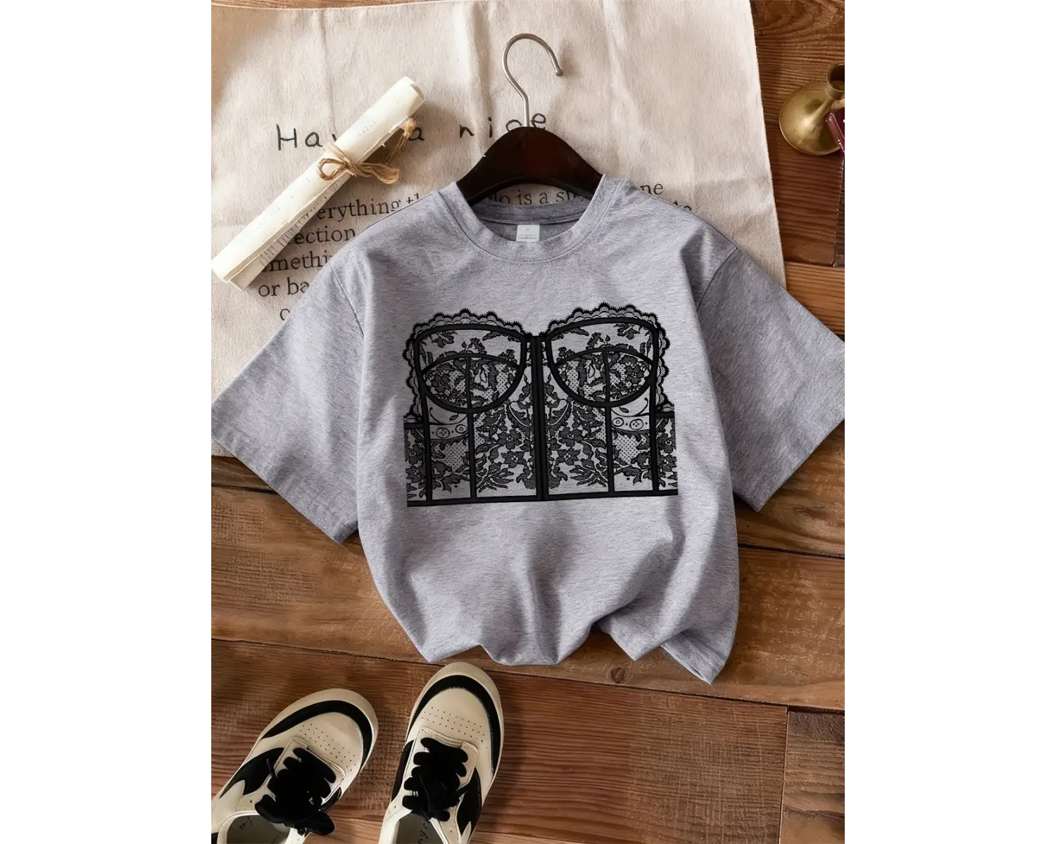 Urban Pop Graphic Kadın Tişört KoleksiyonuKod 5477