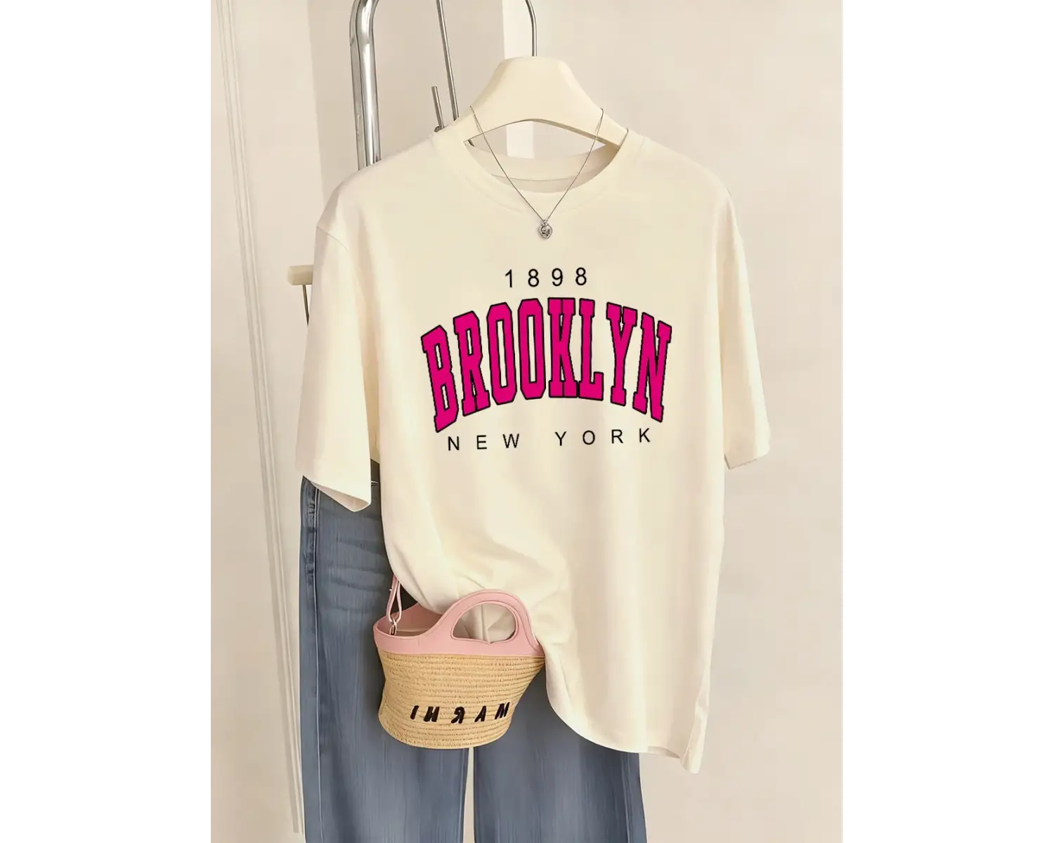 Urban Pop Graphic Kadın Tişört KoleksiyonuKod 5483