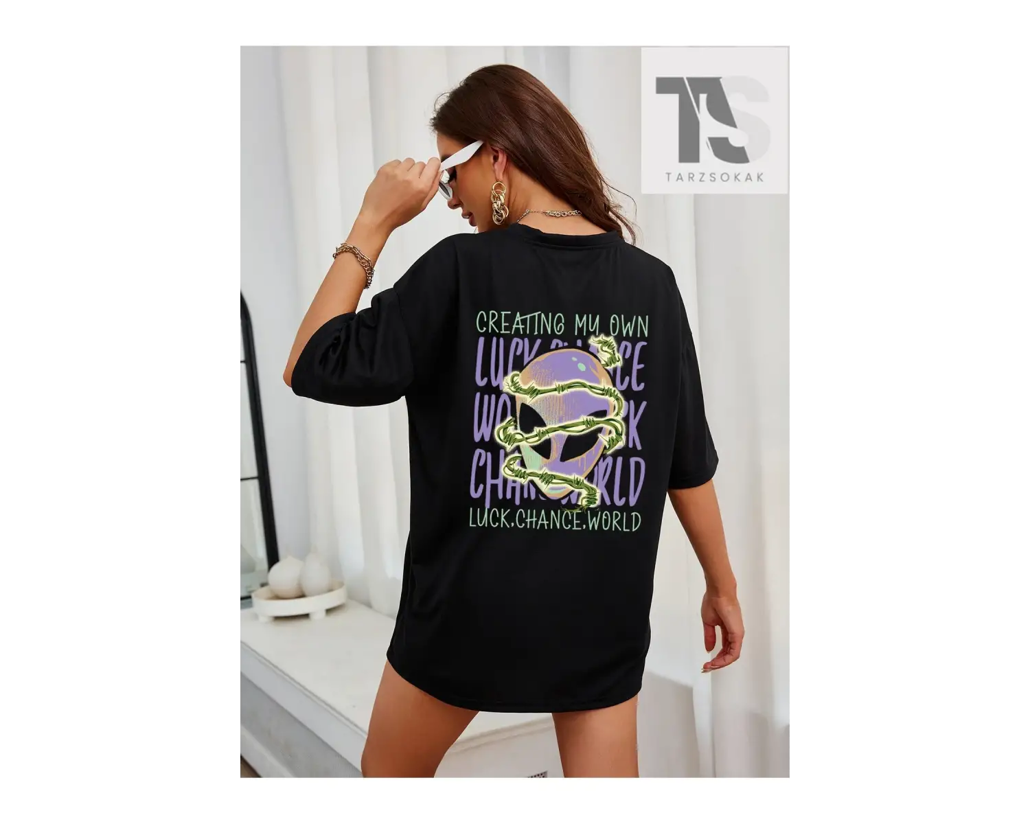 Uzaylı ve Slogan Grafikli Düşük Omuzlu Oversize Tişört