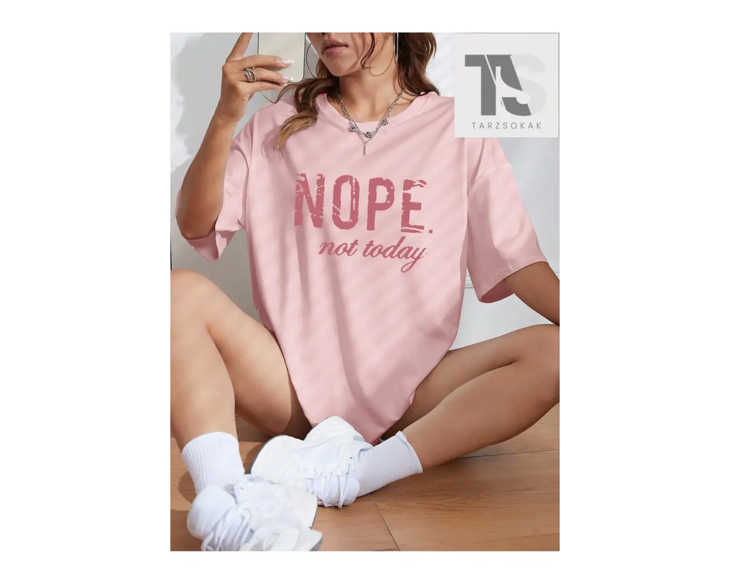 Wings & Letter Grafikli Düşük Omuzlu Tişört