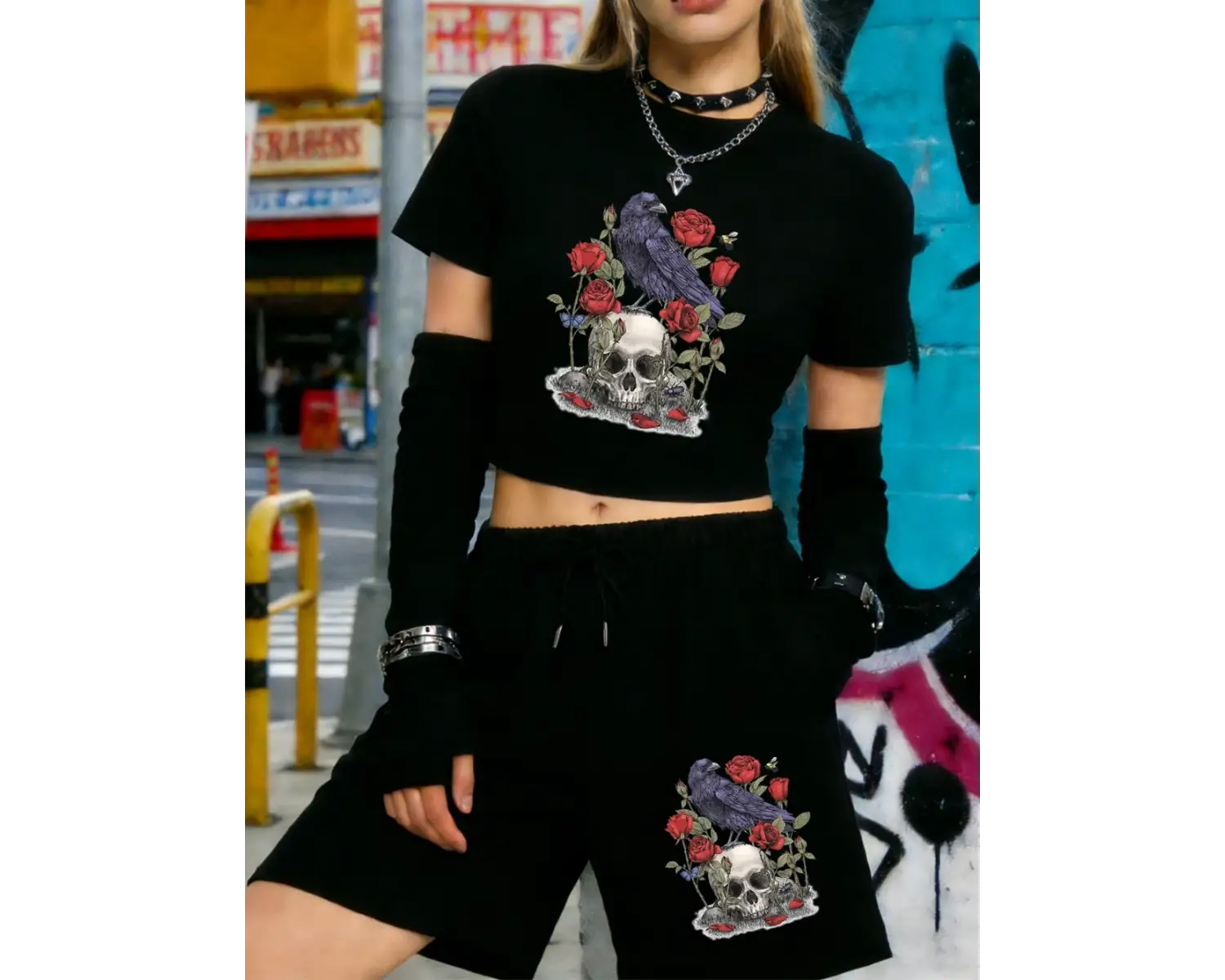 Yaz Gülleri Kafatasları Baskılı Babby TeeT-Shirt Şort Kadın İki Parçalı Set Diz Boyu Pantolon Yük