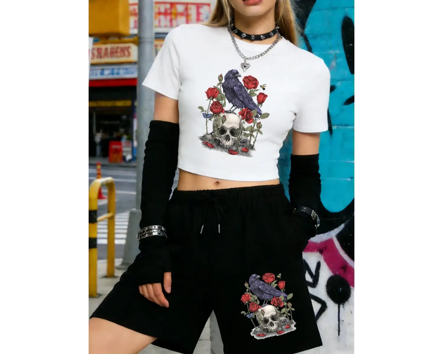 Yaz Gülleri Kafatasları Baskılı Babby TeeT-Shirt Şort Kadın İki Parçalı Set Diz Boyu Pantolon Yük