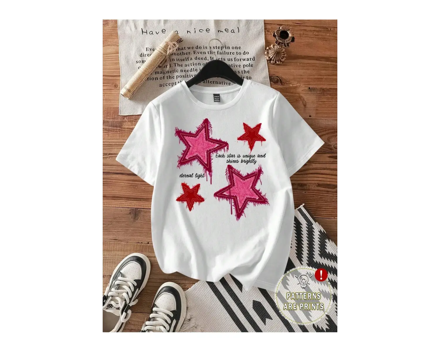 Yıldız Grafikli Yuvarlak Yaka Kısa Kollu Tişört