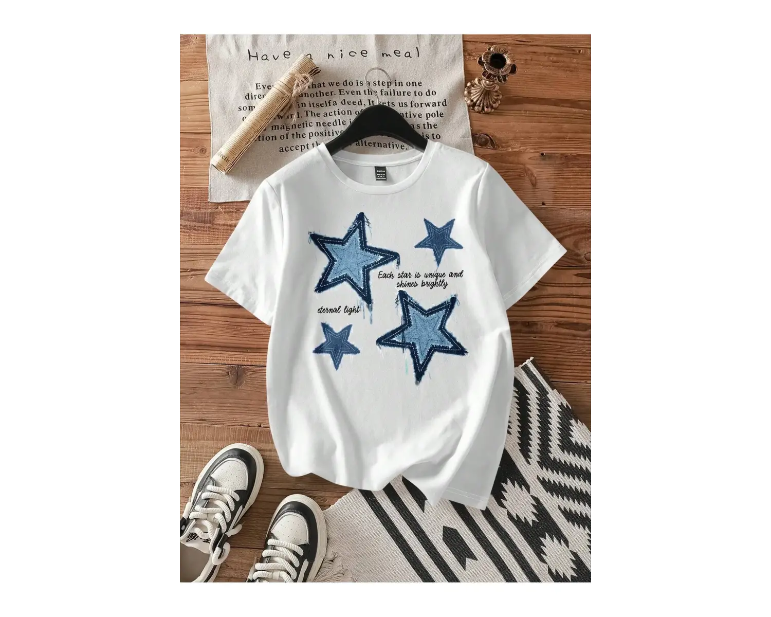 Yıldız Grafikli Yuvarlak Yaka Kısa Kollu Tişört
