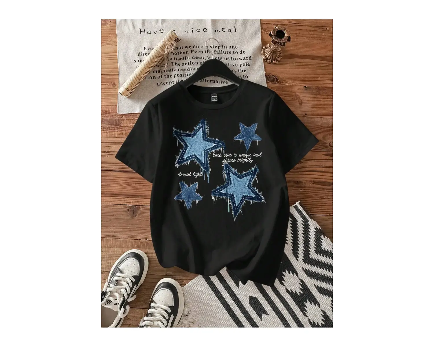 Yıldız Grafikli Yuvarlak Yaka Kısa Kollu Tişört