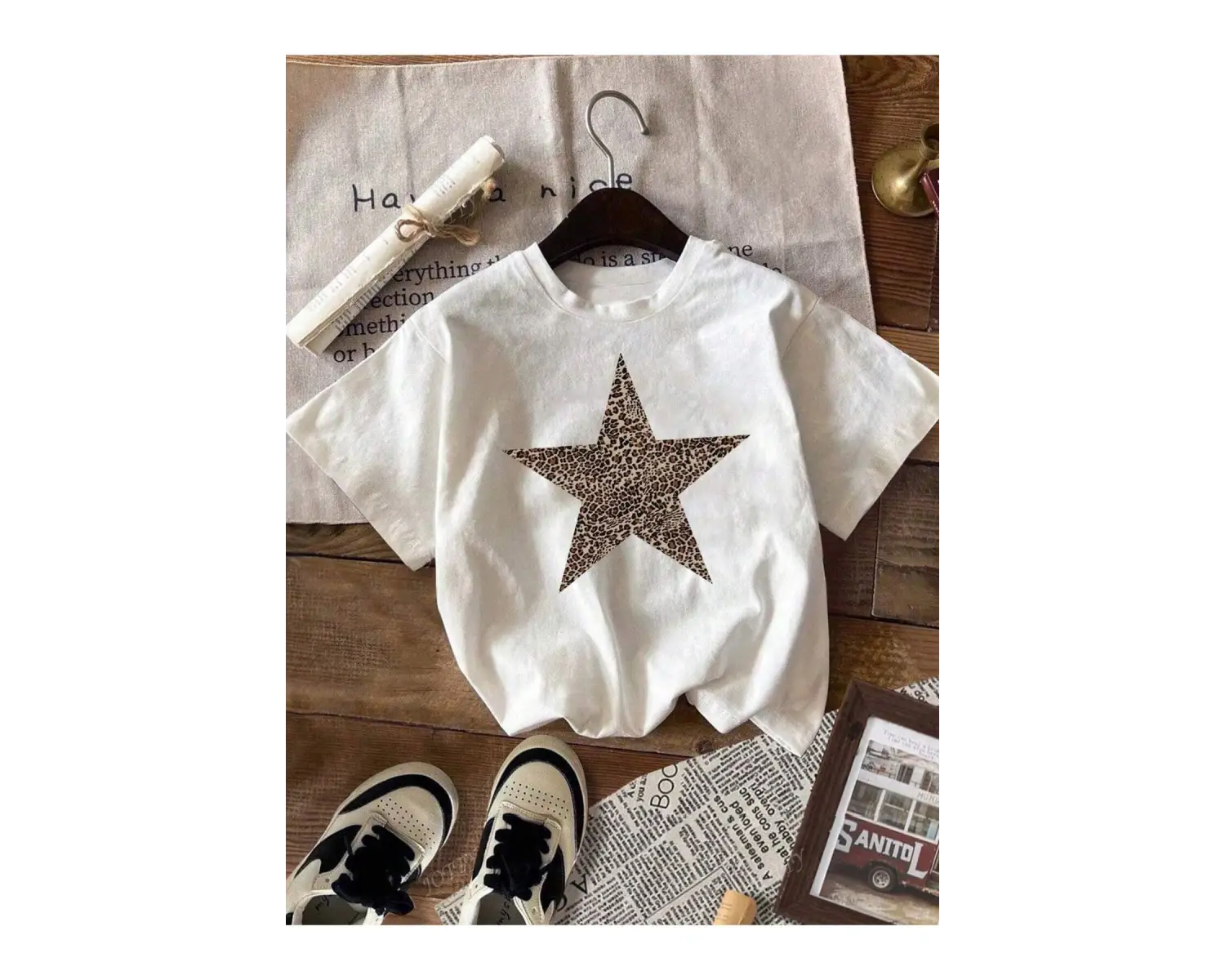 Yıldız Grafikli Yuvarlak Yaka Kısa Kollu Tişört