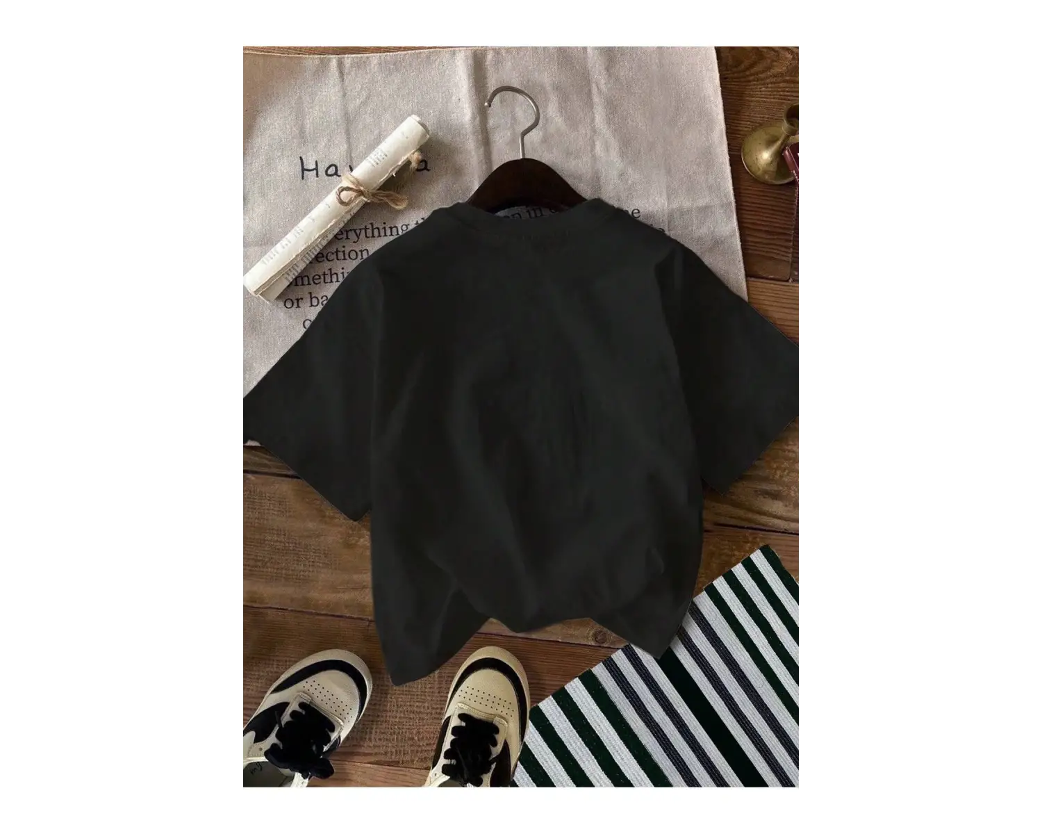 Yıldız Grafikli Yuvarlak Yaka Kısa Kollu Tişört