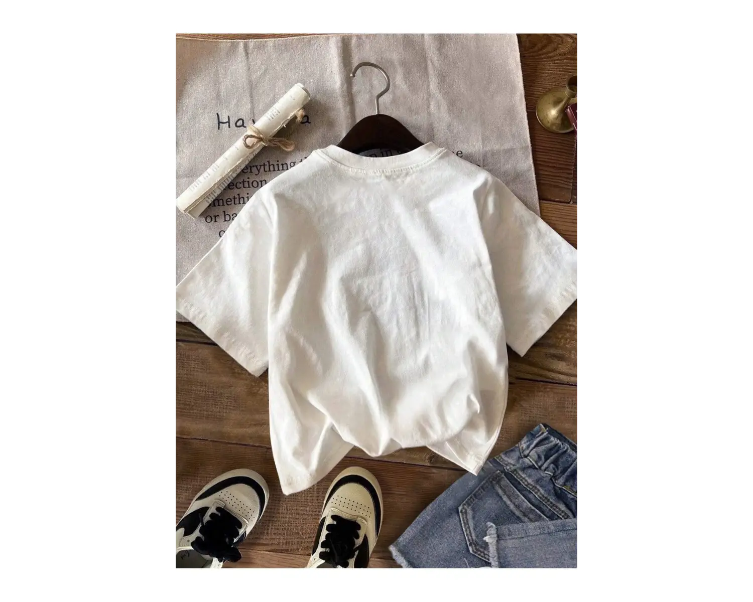 Yıldız Grafikli Yuvarlak Yaka Kısa Kollu Tişört