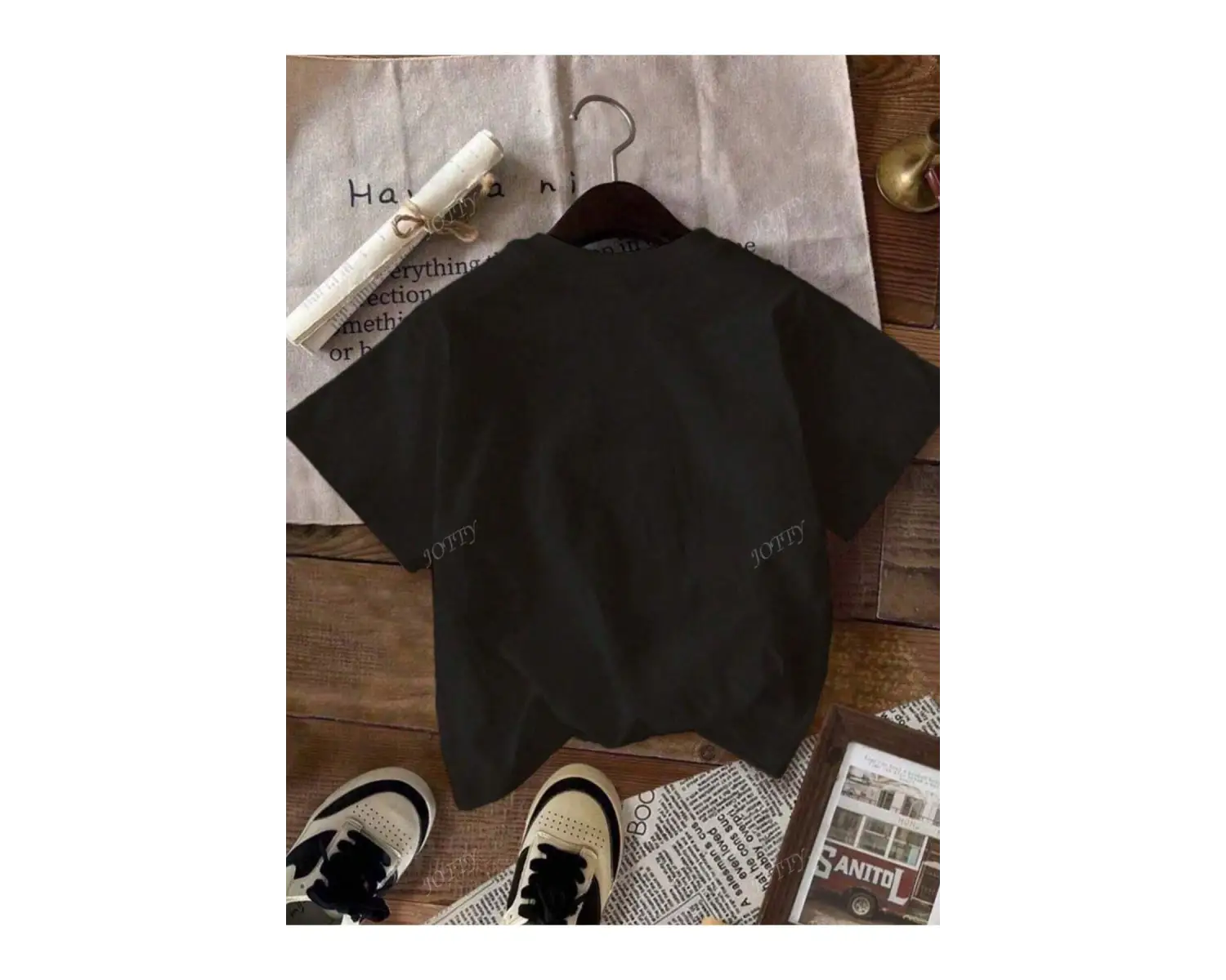 Yıldız Grafikli Yuvarlak Yaka Kısa Kollu Tişört