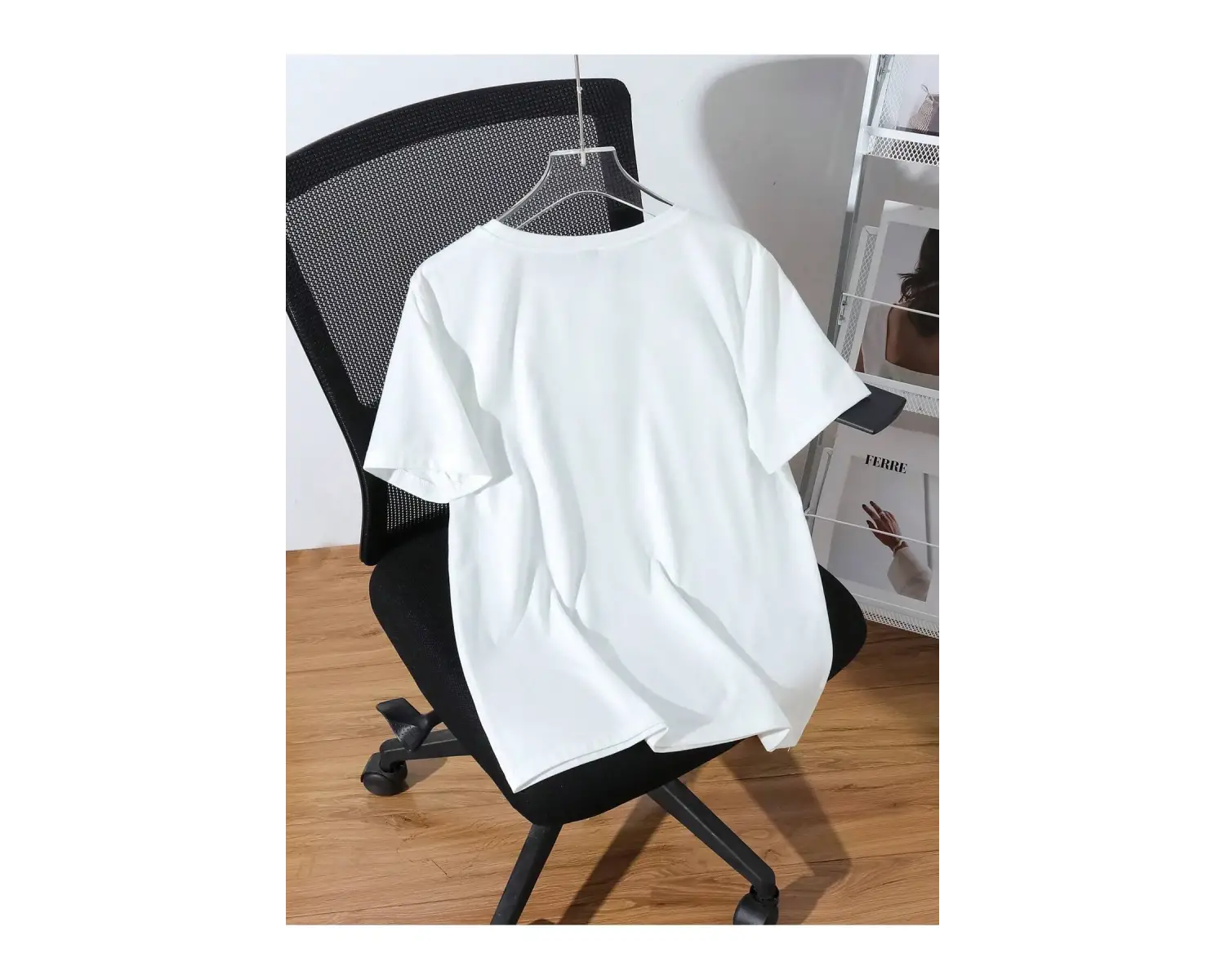 Yıldız Grafikli Yuvarlak Yaka Kısa Kollu Tişört