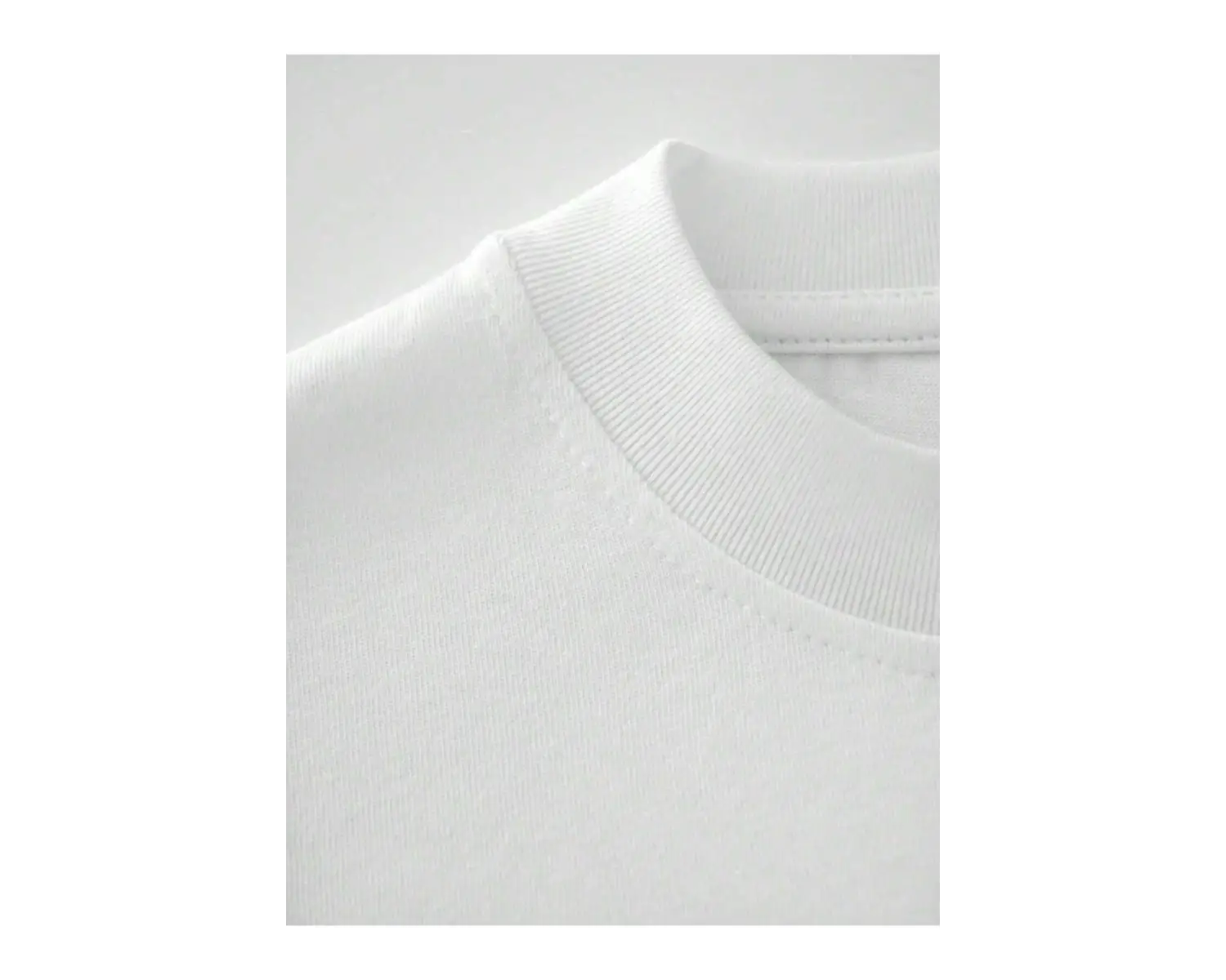 Yıldız Grafikli Yuvarlak Yaka Kısa Kollu Tişört