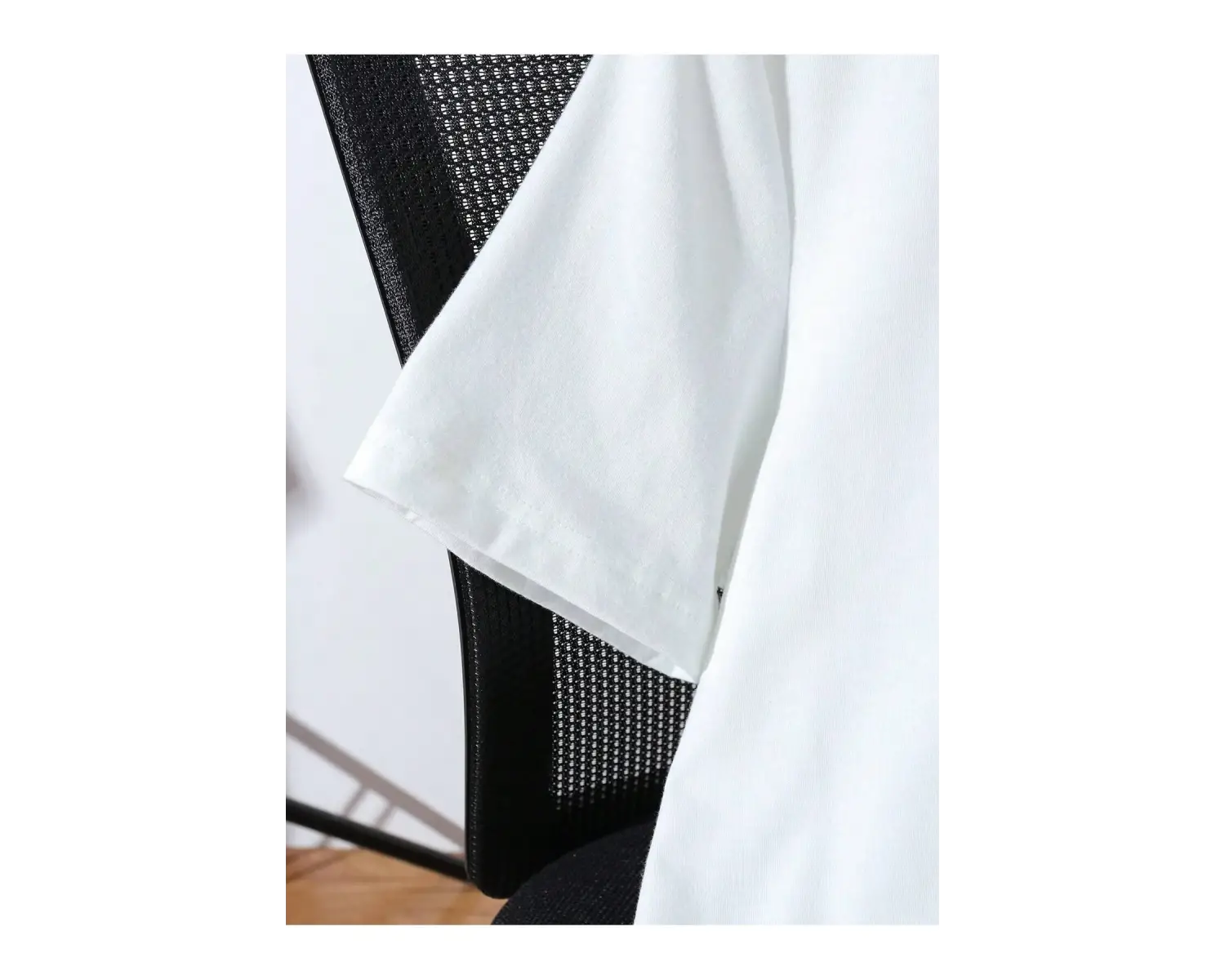 Yıldız Grafikli Yuvarlak Yaka Kısa Kollu Tişört