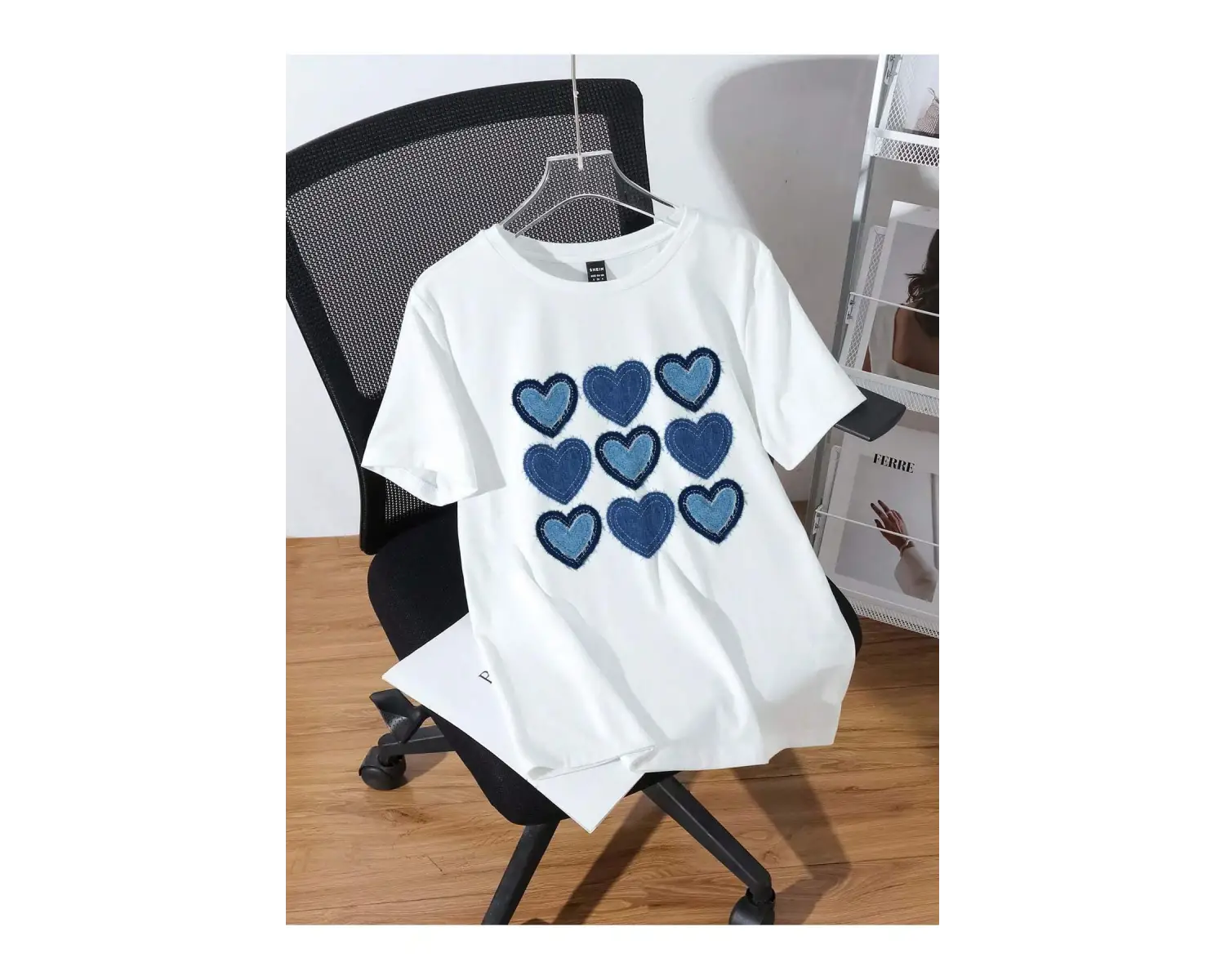 Yıldız Grafikli Yuvarlak Yaka Kısa Kollu Tişört