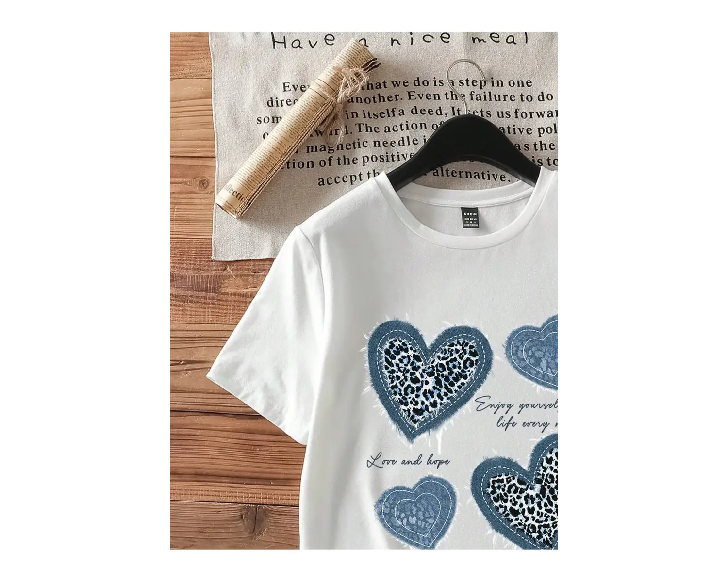 Yıldız Grafikli Yuvarlak Yaka Kısa Kollu Tişört