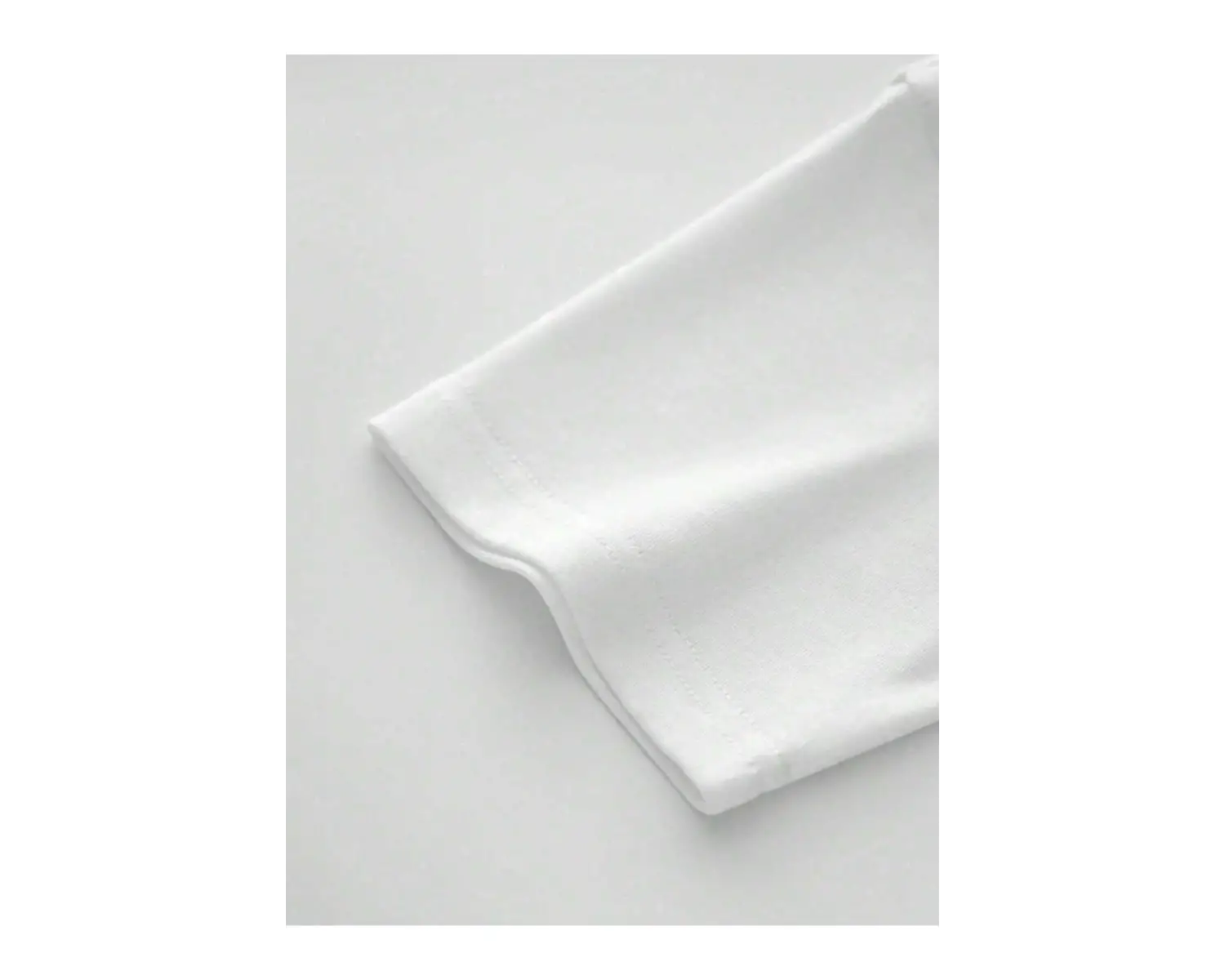 Yıldız Grafikli Yuvarlak Yaka Kısa Kollu Tişört