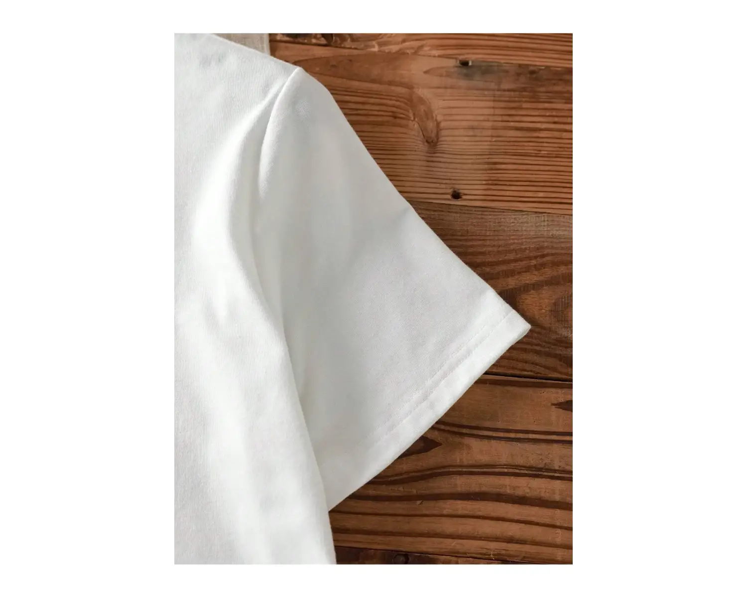 Yıldız Grafikli Yuvarlak Yaka Kısa Kollu Tişört