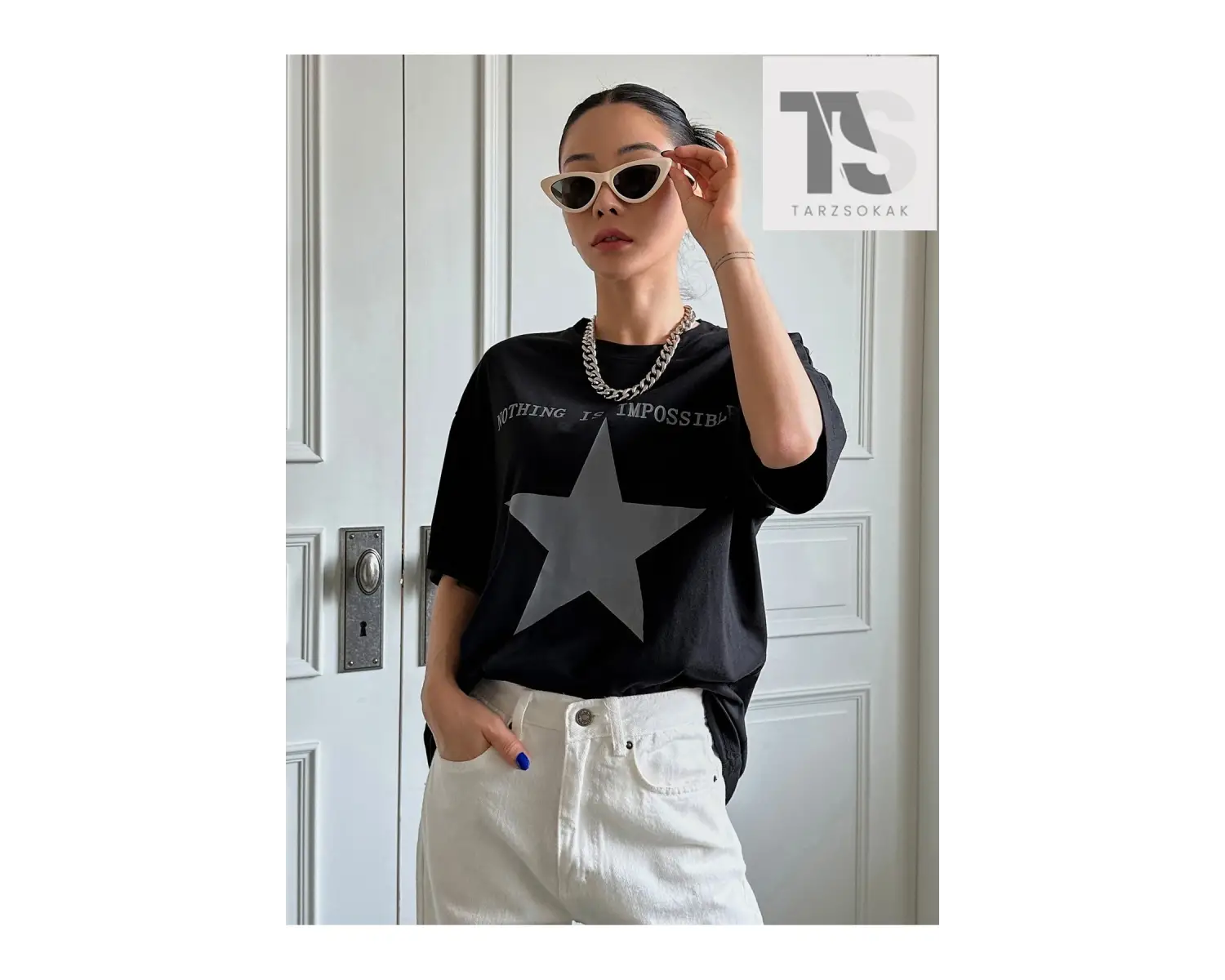 Yıldız & Harf Grafikli Düşük Omuzlu Tişört