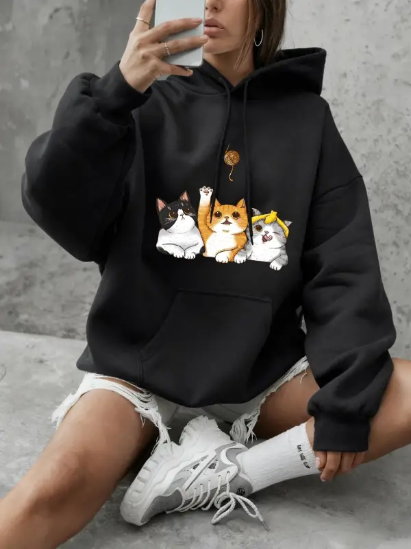 Kediler Kürk Topları Yakalıyor Baskılı Kapüşonlu Üstler Kadın Temel Giysileri O-Yaka Tişörtü