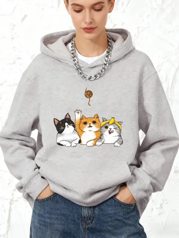 Kediler Kürk Topları Yakalıyor Baskılı Pamuklu Kapüşonlu Kadın Kışlık Polar Sıcak Sweatshirt