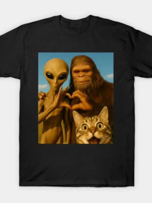 Komik Kedi Özçekimli Fotoğrafı, Romantik Bigfoot ile Uzaylı ile Aşık Tişörtü Erkekler ve Kadı