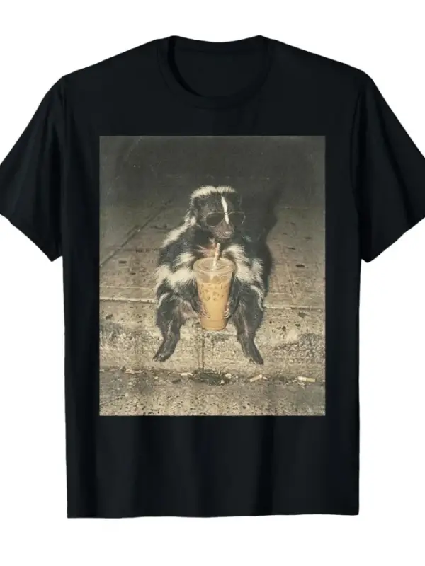 Komik Kokarca Buzlu Kahve İçiyor Meme Çöp Hayvan Grafik T-shirt Erkekler Kadınlar Için % 100%