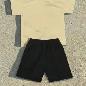 2 adet/takım Erkek Yaz Rahat Spor Düz Renk Mürettebat Tişört ve Şort Takımı