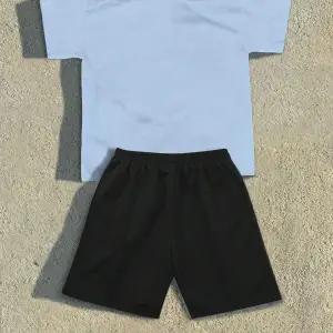 2 adet/takım Erkek Yaz Rahat Spor Düz Renk Mürettebat Tişört ve Şort Takımı