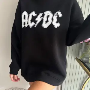 ACDC Renkli Oversize Bisiklet Yaka Pamuklu Sweatshirt Siyah