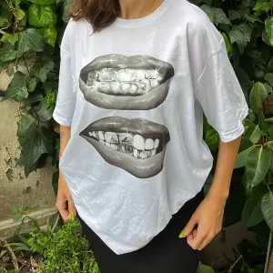 Adrift TRENDPUNKY Beyaz Grillz Hiphop Baskılı Oversize