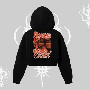 Always Chillin Kedi Arka Baskılı Kapşonlu Crop Sweatshirt