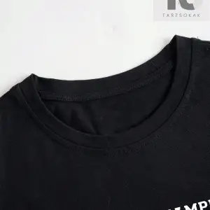 Anime Erkekler Araba ve Mektup Grafikli Tişört