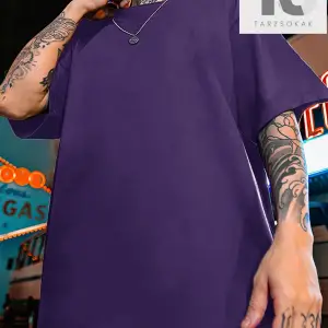 Anime Erkekler Figür ve Harf Grafikli Tişört