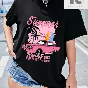 Araba ve Mektup Grafikli Düşük Omuzlu Tişört