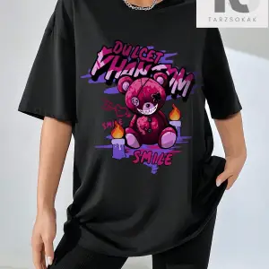 Ayı ve Mektup Baskılı ve Düşük Omuz Tasarımlı Bol Kesim Kadın Tişört