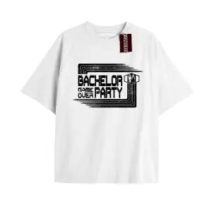 BACHELOR GAME OVER PARTY Unisex Oversize Yazılı Tshirt BEYAZ