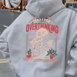 Balkonda İskelet Adam Baskılı Kapüşonlu Üstler Kadınlar İçin Günlük Bol Sweatshirt Kışlık Pol