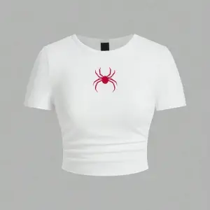 Basit Kırmızı Örümcek Baskı Kırpma Üstleri Yaz Sokak Moda kadın Slim-fit T-Shirt Rahat Yumuşa