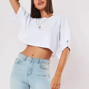 Beyaz %100 Pamuk Bisiklet Yaka Oversize Crop T-shirt