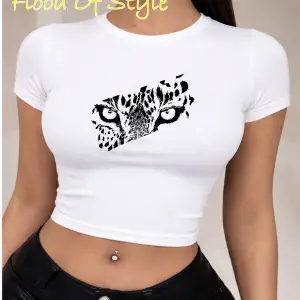 Beyaz Babby Tee aslan gözü minimal Özel tasarım