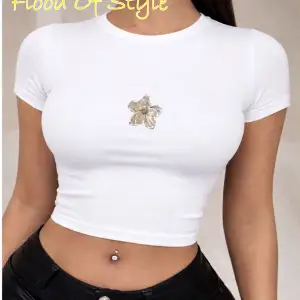 Beyaz Babby Tee bej çiçek Özel tasarım