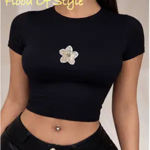 Beyaz Babby Tee bej çiçek Özel tasarım